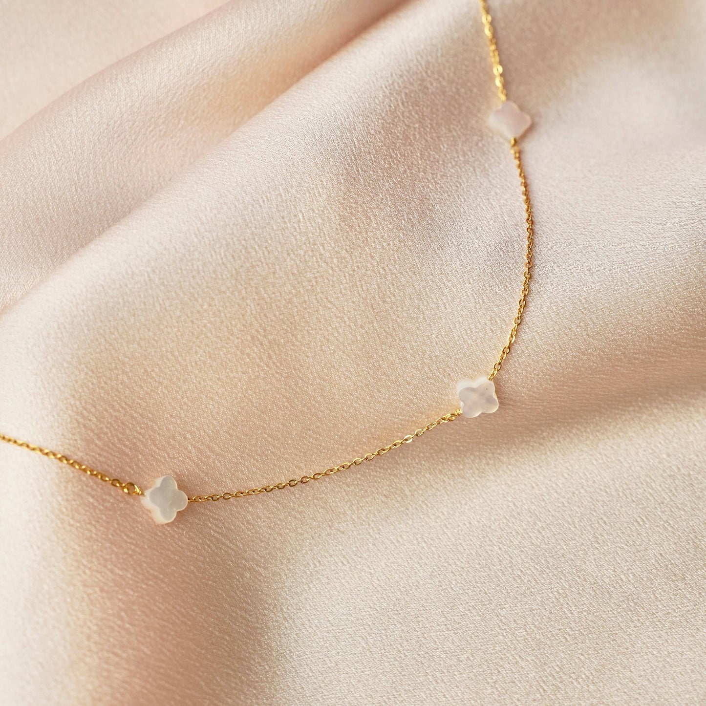 Steel mother-of-pearl clover pendant necklace
