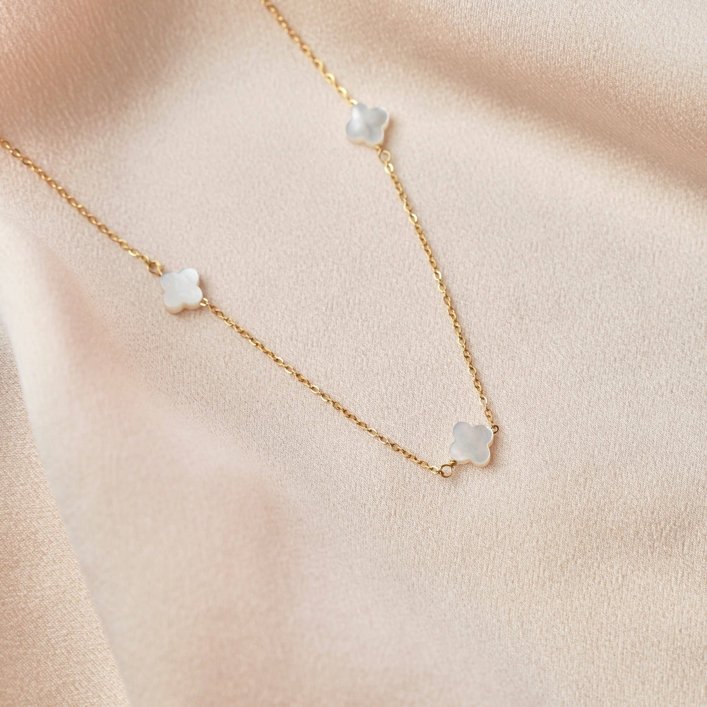 Steel mother-of-pearl clover pendant necklace
