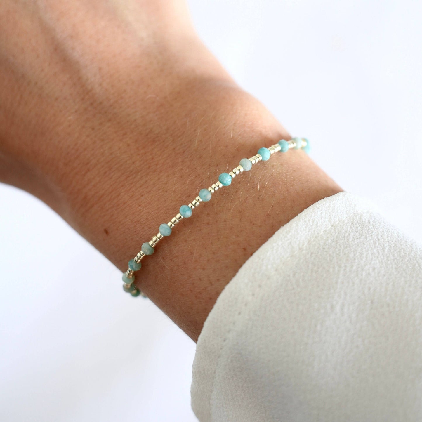 Women's bracelet with turquoise blue and silver beads